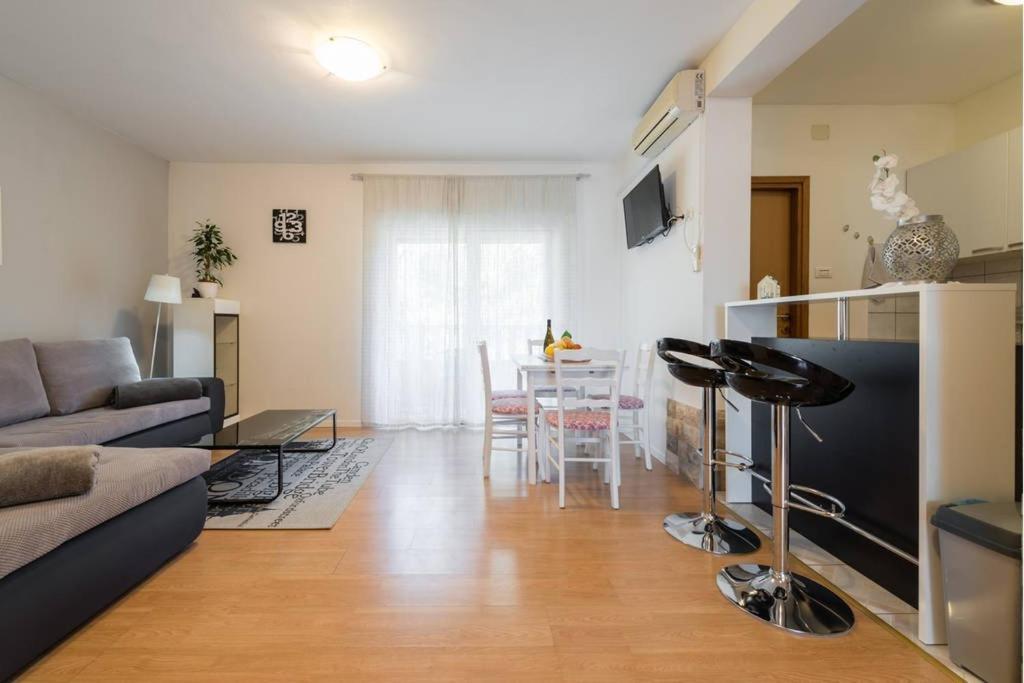 Guest house Super Horizont -free Parking And Jaccuzzi 3*